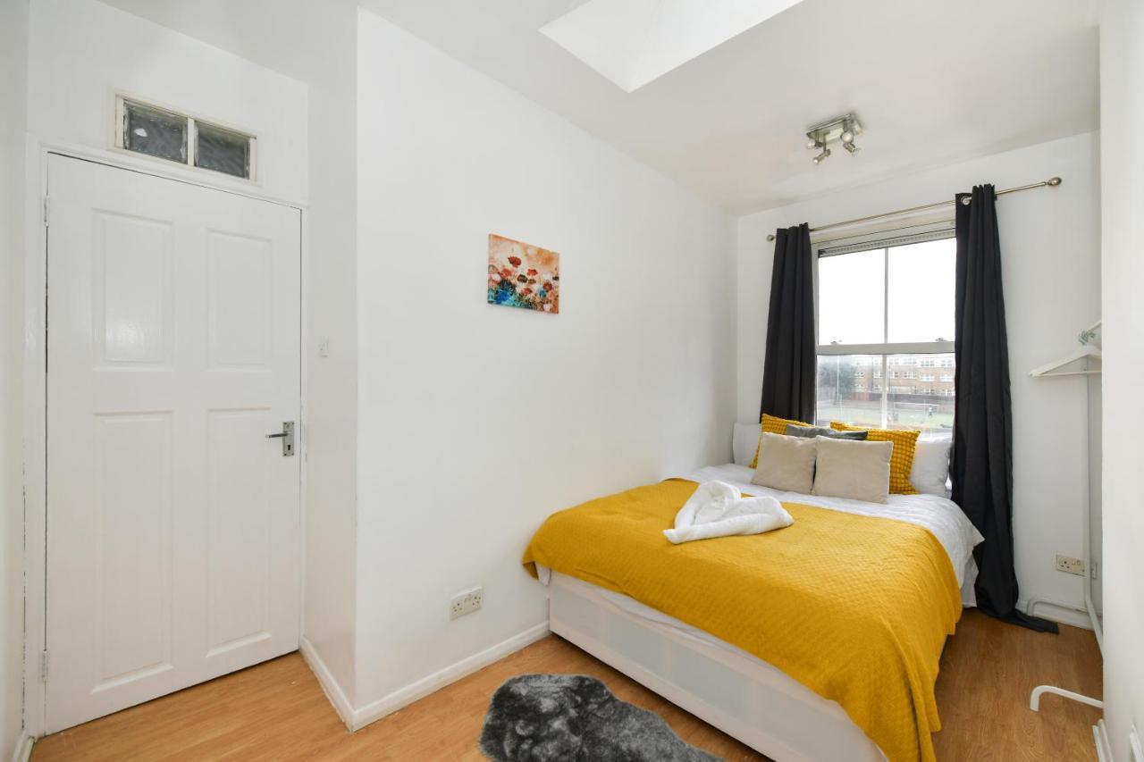 Comfy 4 Bed House Close To Station And Theatre London Exterior photo